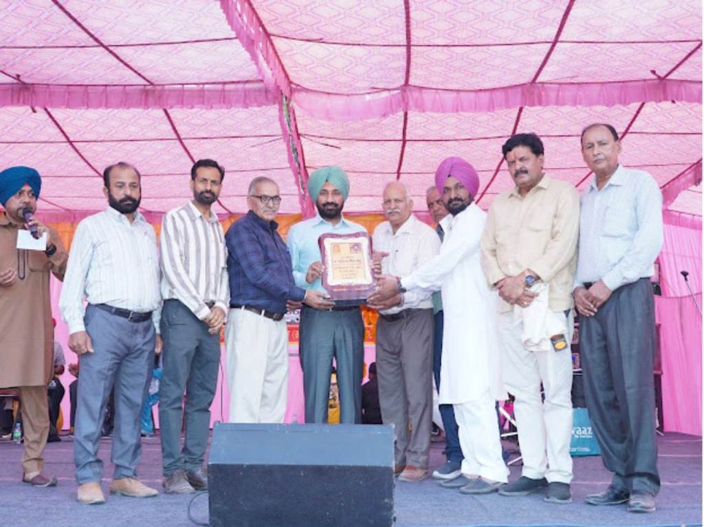 Shri Vishwakarma Puja Day was celebrated with devotion and pomp in Palasaura attended by thousands of devotees